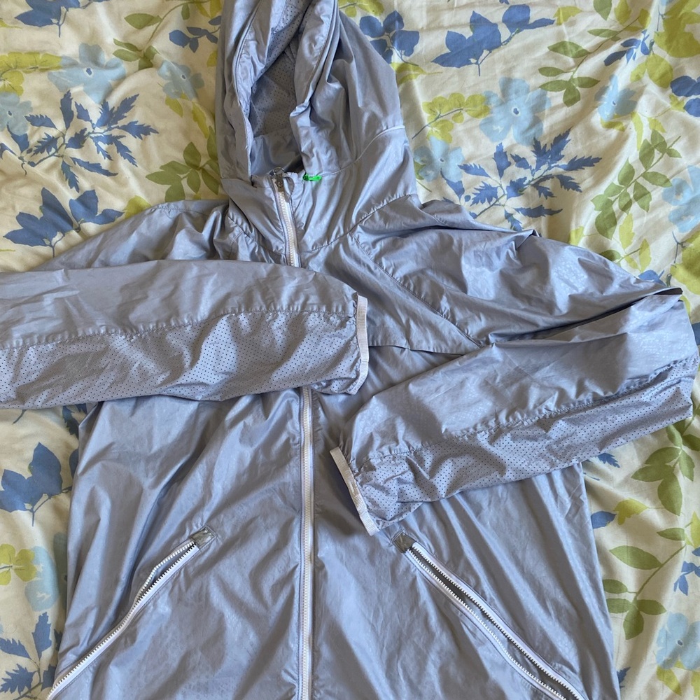 LULULEMON WOMENS WINDBREAKER